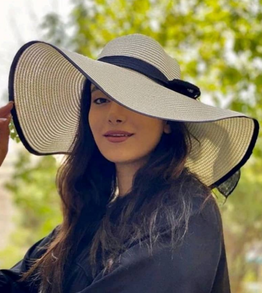 ایده عکس با کلاه حصیری