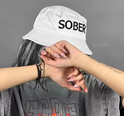 ژست عکس با کلاه باکت