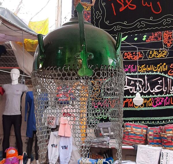 عکس امام حسین با کلاه خود