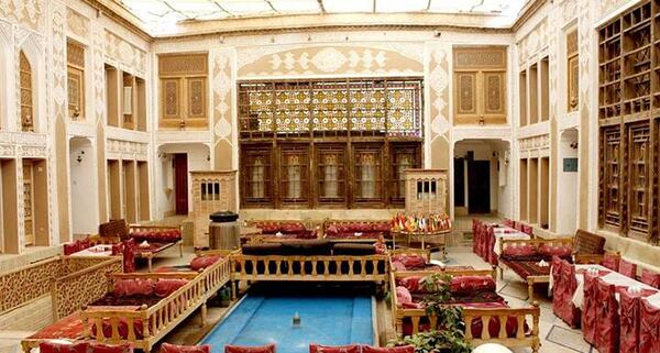 عکس رستوران ماه و خورشید یزد