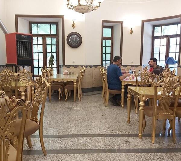 عکس گوگوش در رستوران همسفر