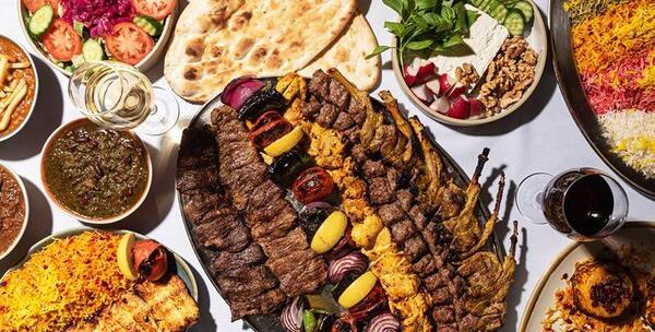 عکس رستوران با غذا