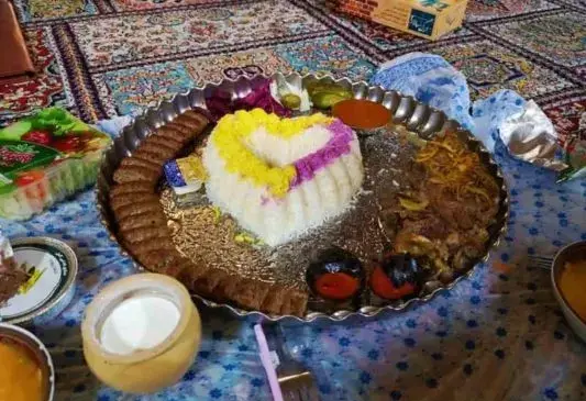 عکس رستوران با غذا