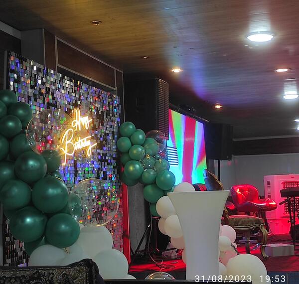 عکس باغ رستوران شب نشین