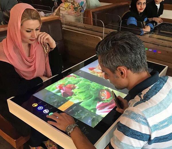 عکس های رستوران رباتیک