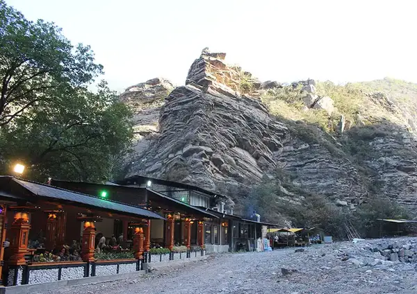 عکس رستوران همسفر جاده چالوس