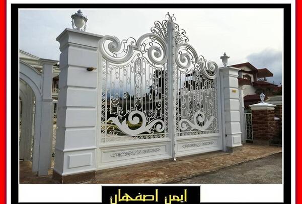عکس در حیاط ویلایی