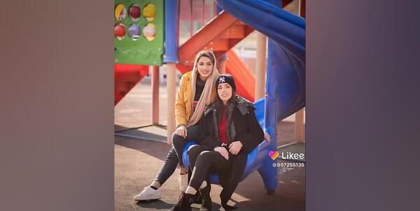 ژست عکس با کلبه سوئیسی