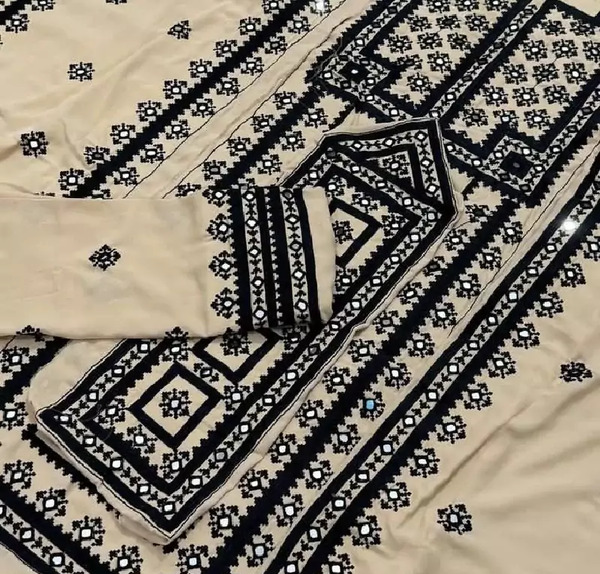 عکس لباس بلوچی سیاه دوچ