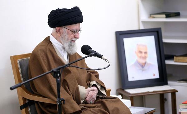 عکس رهبر و سردار سلیمانی و رئیسی