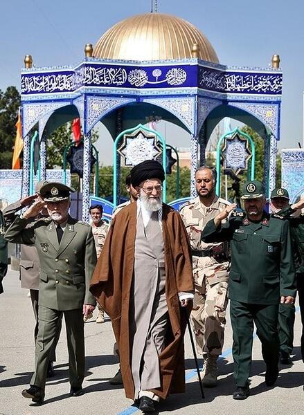 عکس رهبر در دانشگاه آمریکا