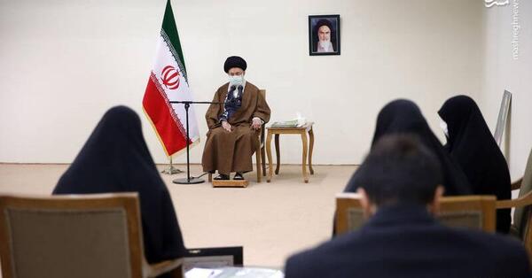 عکس دیدار رهبر با خانواده سردار سلیمانی