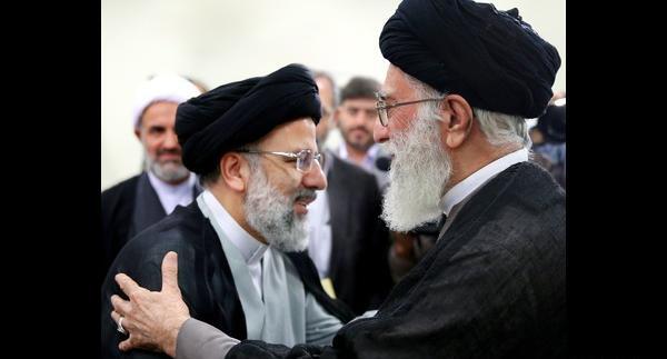 عکس رهبر با حاج قاسم و رئیسی