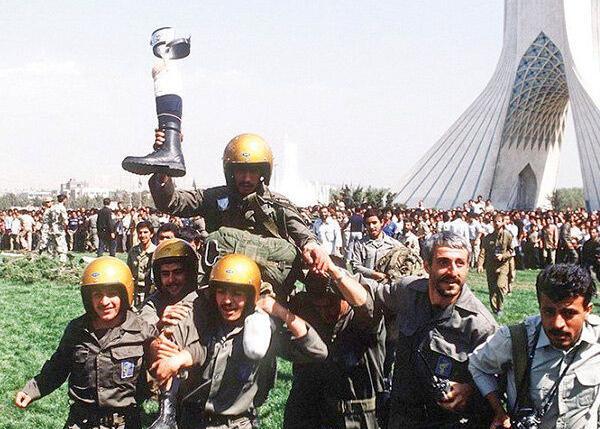 عکس رهبر در جنگ تحمیلی