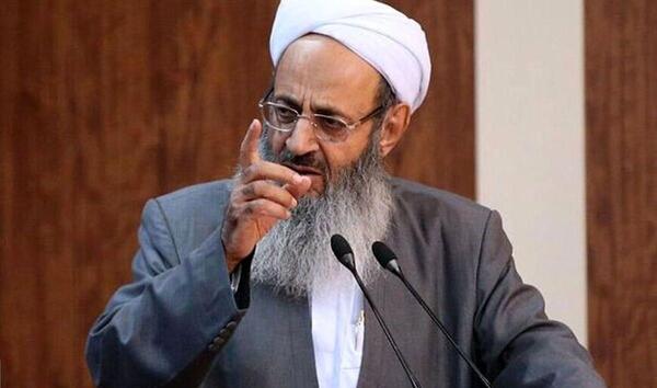 عکس رهبری با اسلحه در نماز جمعه