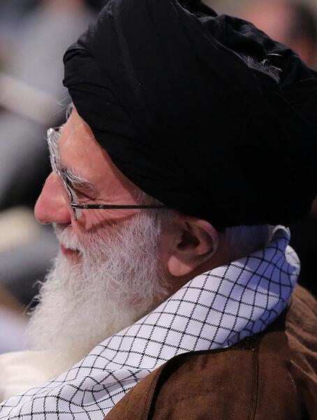 عکس رهبری با لبخند