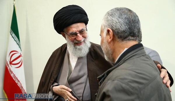 عکس رهبر انقلاب با حاج قاسم