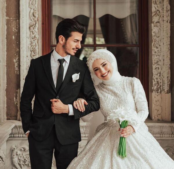 عکس عروس با لباس حنابندان