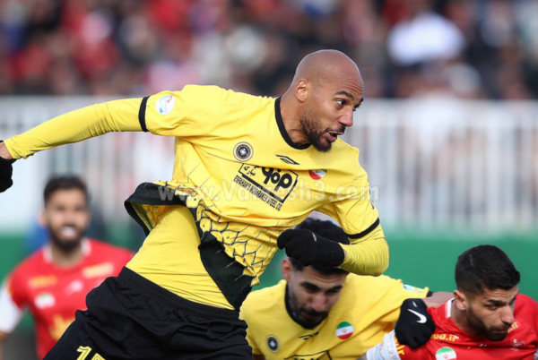 عکس پرچم سپاهان و پرسپولیس