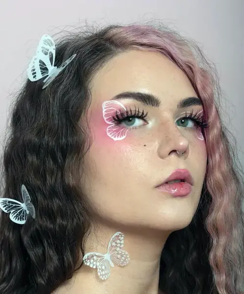 عکس نقاشی صورت پروانه ای