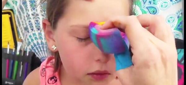 عکس نقاشی روی صورت دخترانه ساده