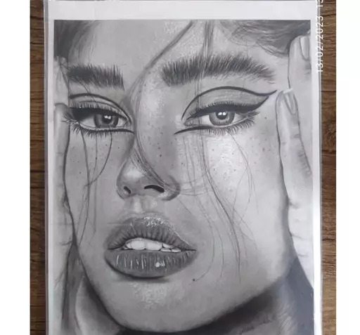 عکس نقاشی صورت دخترانه سیاه قلم