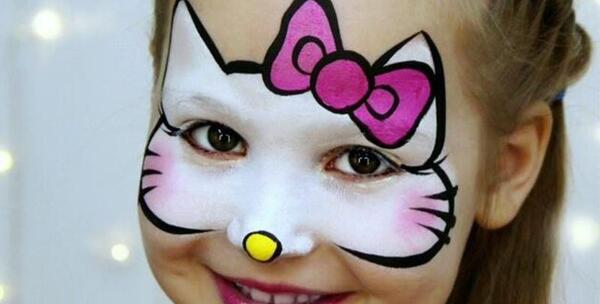 عکس نقاشی روی صورت طرح پروانه