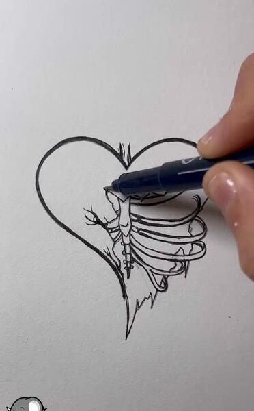 عکس نقاشی صورت با قلب