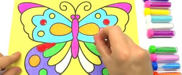 عکس پروانه نقاشی روی صورت کودکان دخترانه ساده