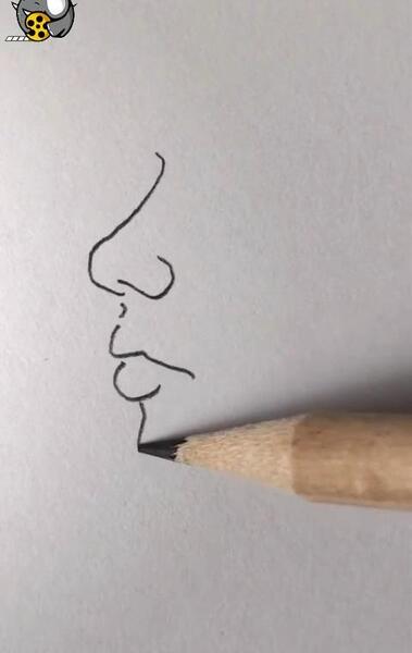 عکس نقاشی چهره نیم رخ ساده