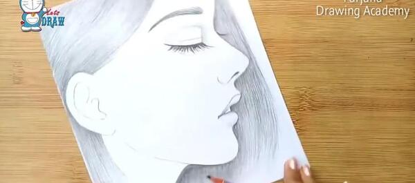 عکس نقاشی چهره نیم رخ ساده
