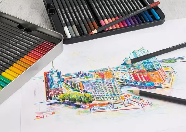 عکس نقاشی حرفه ای با مداد رنگی