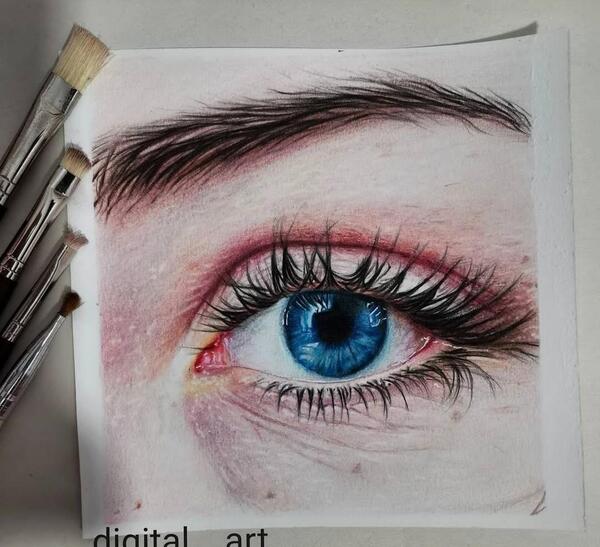 عکس نقاشی چشم و ابرو با مداد رنگی