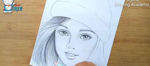 عکس نقاشی چهره ساده با مداد سیاه