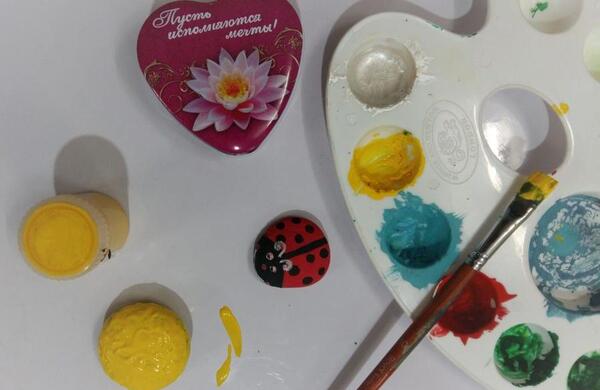 عکس نقاشی روی سنگ با آبرنگ