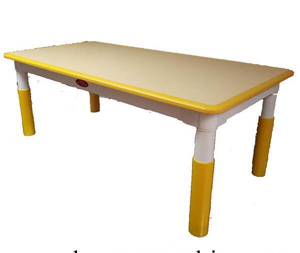 عکس نقاشی کودکانه صندلی و میز