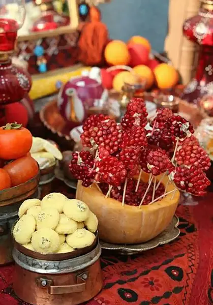 عکس ایده برای تزیین شب یلدا در مدرسه