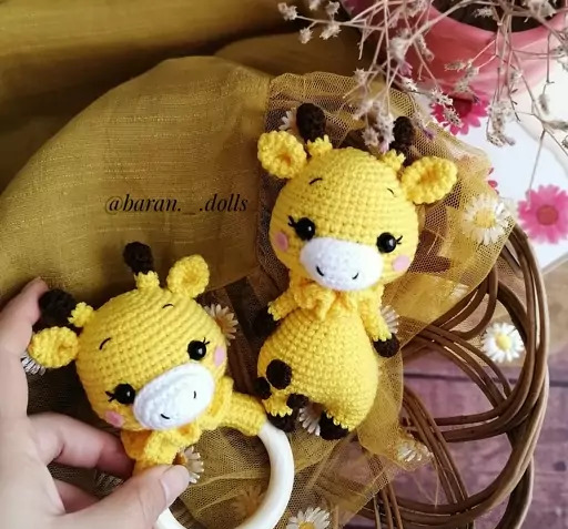 عکس عروسک بافتنی زرافه