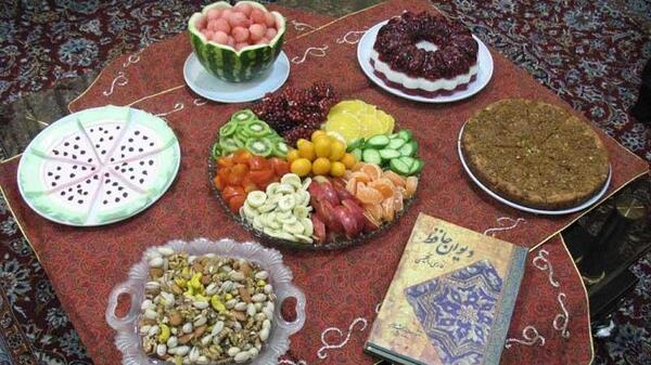 عکس ایده چیدمان یلدا روی زمین