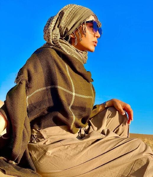 عکس زن در کویر