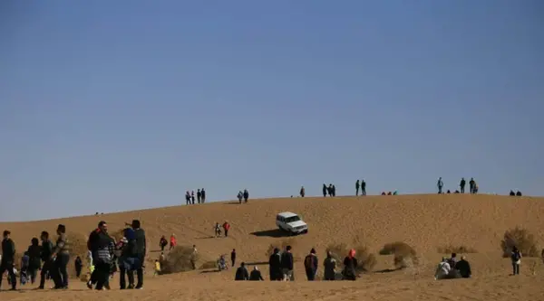 عکس کویر با چفیه