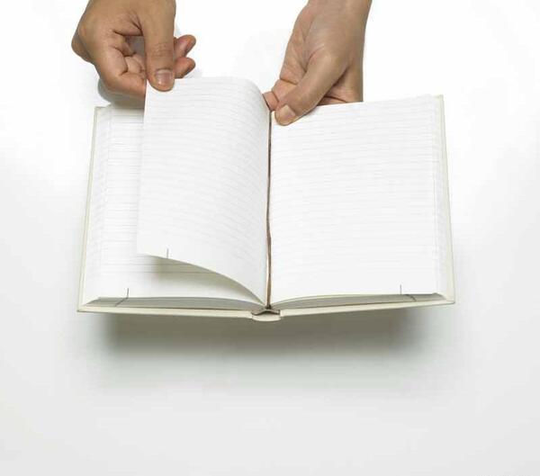 عکس کتاب با صفحه خالی