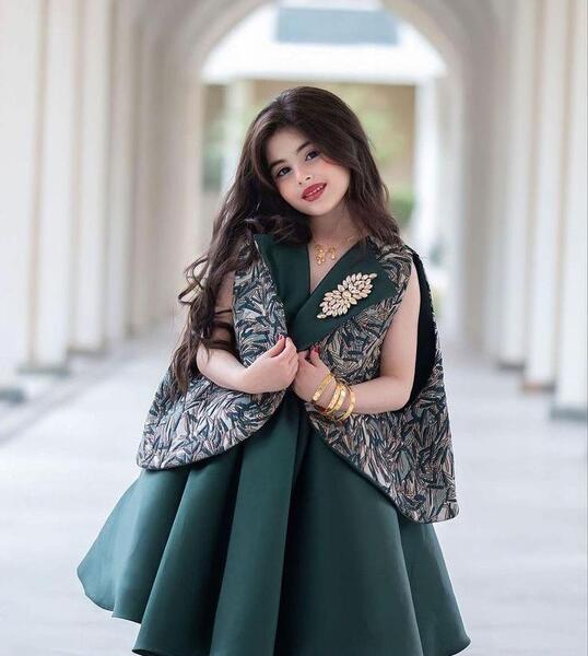 عکس لباس برای شب یلدا کودکانه
