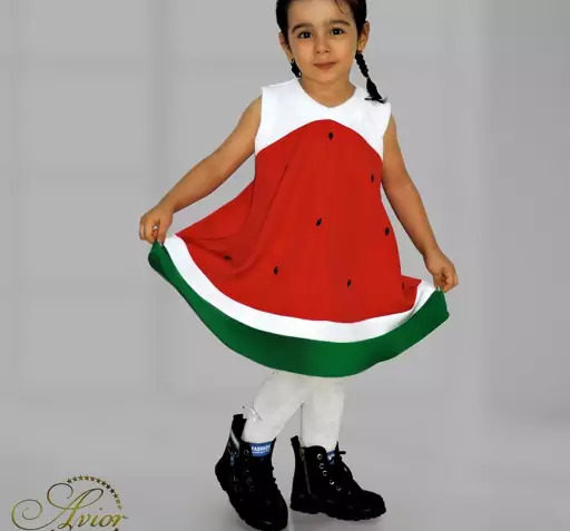 عکس خرید لباس یلدایی کودک