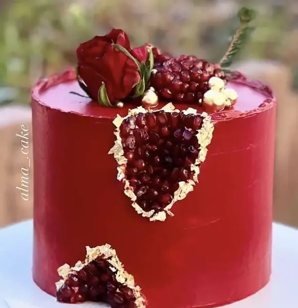 عکس ایده های جالب تزیین کیک شب یلدا