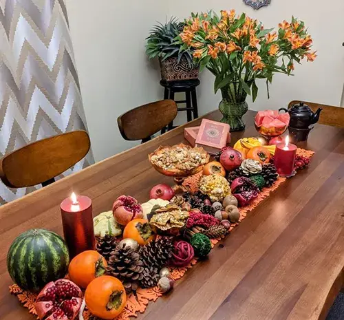عکس ایده تزیین میز شب یلدا