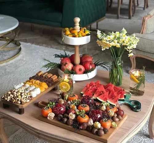 عکس ایده تزیین سفره یلدا مدرسه