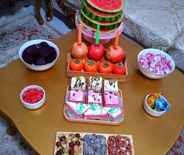 عکس ایده تزیین میز یلدایی ساده