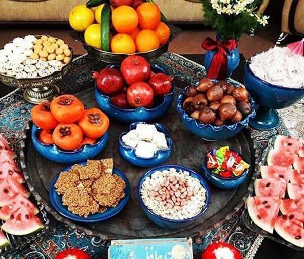 عکس ایده تزیین میز یلدایی ساده