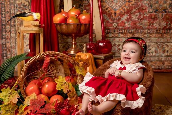 عکس ایده عکاسی یلدا برای نوزاد